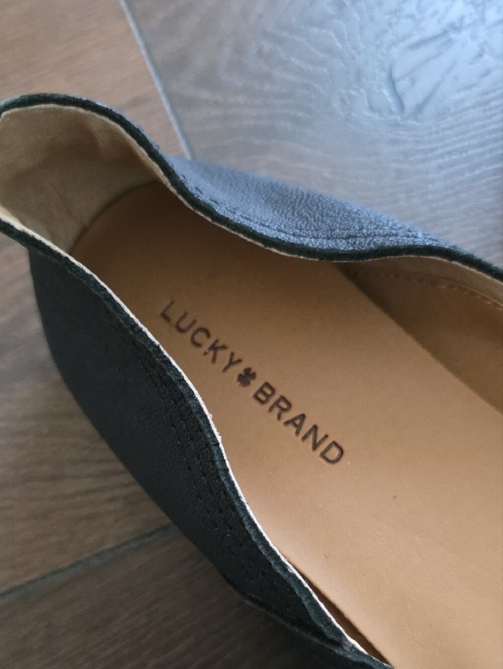 Lucky Brand Black Leather V-Slit Ballet Flats - Picture 2 of 5